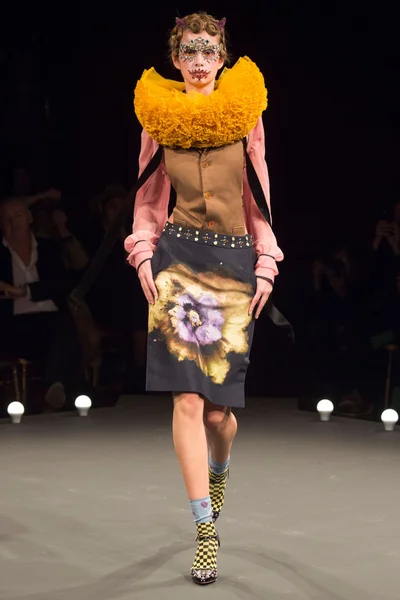 Look 28